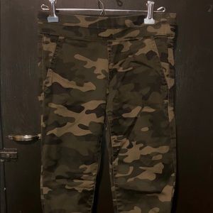 Camo skinny jeans